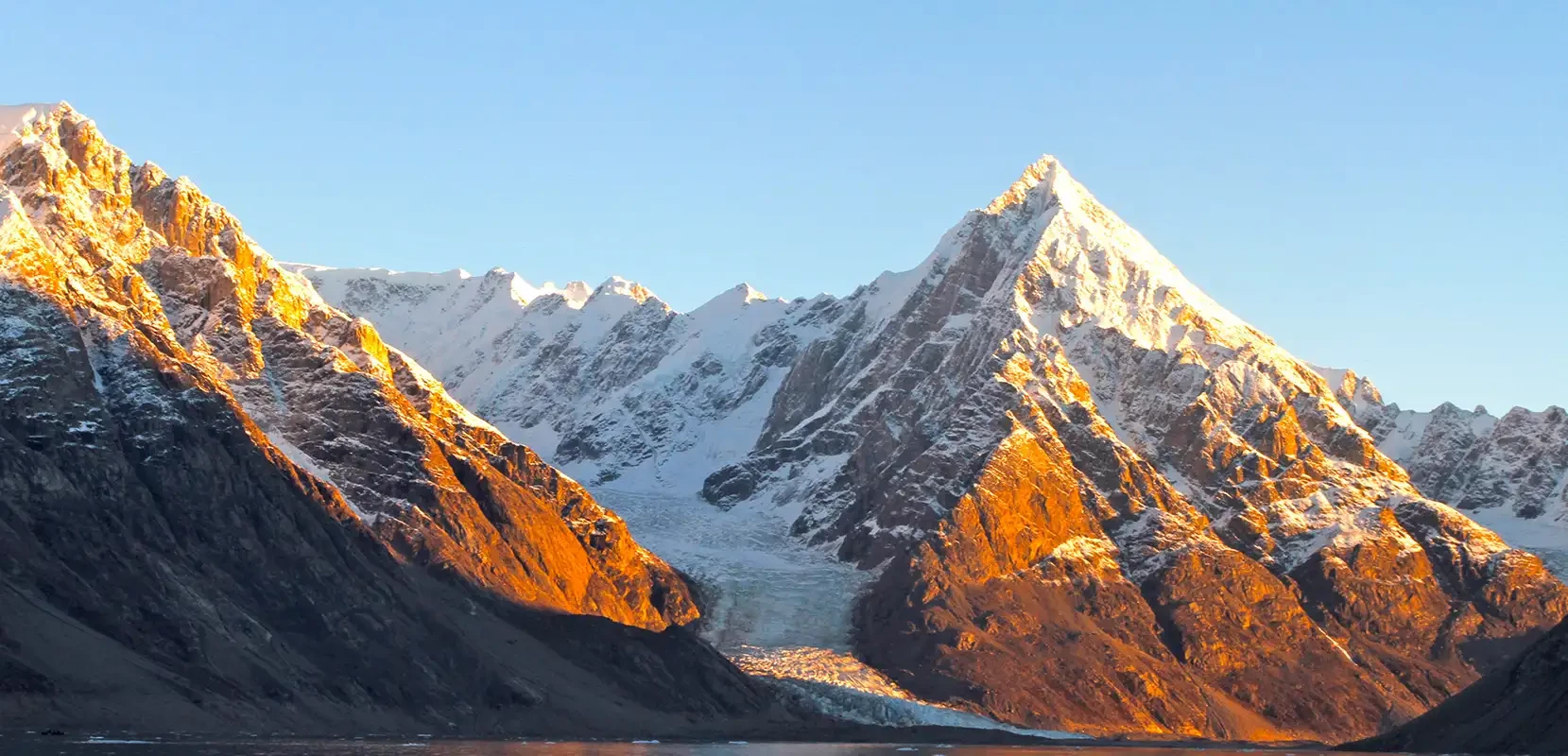 Kayaking in the Antartica during the Eclipse Experience