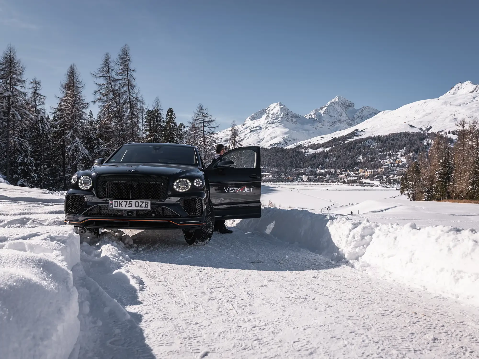 A VistaJet sponsored jeep in the snow 