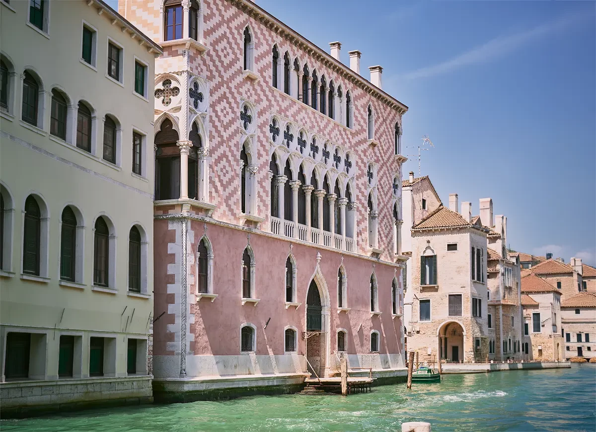 The entrance of Venezia